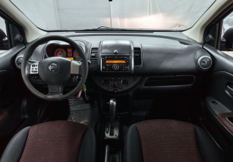 Подержанный автомобиль Nissan Note 2008 года (11 фото)