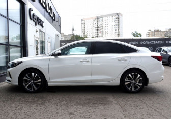 Подержанный автомобиль Changan Eado Plus 2023 года (8 фото)