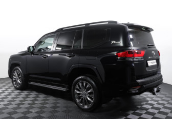 Подержанный автомобиль Toyota Land Cruiser Suv 2021 года (7 фото)