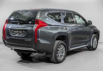 Подержанный автомобиль Mitsubishi Pajero Sport 2018 года (5 фото)