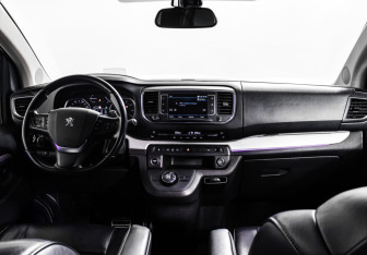 Подержанный автомобиль Peugeot Traveller 2018 года (11 фото)