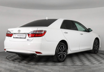 Подержанный автомобиль Toyota Camry Sedan 2017 года (5 фото)