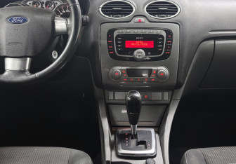 Подержанный автомобиль Ford Focus Wagon 2011 года (12 фото)