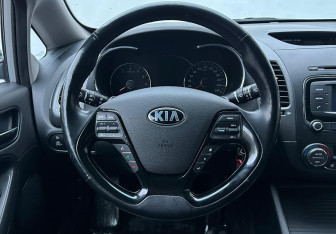 Подержанный автомобиль Kia Cerato Sedan 2017 года (12 фото)