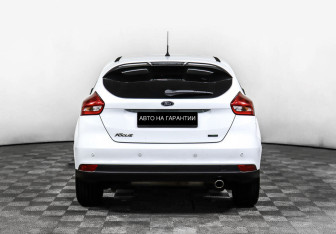 Подержанный автомобиль Ford Focus Hatchback 2016 года (4 фото)