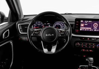 Подержанный автомобиль Kia Ceed Hatchback 2022 года (11 фото)