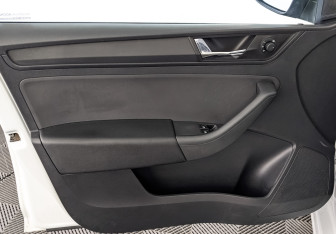 Подержанный автомобиль Skoda Rapid Liftback 2021 года (19 фото)