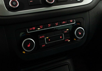 Подержанный автомобиль Volkswagen Tiguan 2013 года (11 фото)