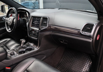 Подержанный автомобиль Jeep Grand Cherokee 2018 года (8 фото)