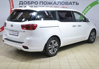 Подержанный автомобиль Kia Carnival 2019 года (4 фото)