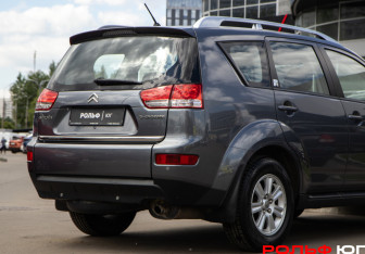 Подержанный автомобиль Citroen C-Crosser 2011 года (17 фото)