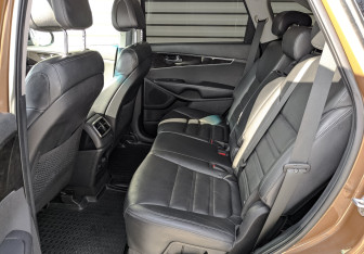 Подержанный автомобиль Kia Sorento 2017 года (12 фото)