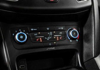 Подержанный автомобиль Ford Focus Sedan 2018 года (10 фото)