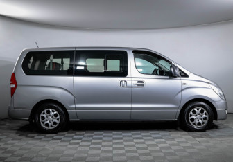 Подержанный автомобиль Hyundai H-1 2015 года (4 фото)