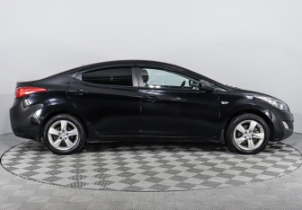 Подержанный автомобиль Hyundai Elantra Sedan 2012 года (4 фото)