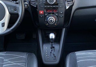 Подержанный автомобиль Kia Venga 2013 года (13 фото)