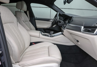 Подержанный автомобиль BMW X6 2021 года (9 фото)