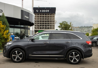 Подержанный автомобиль Kia Sorento 2017 года (6 фото)