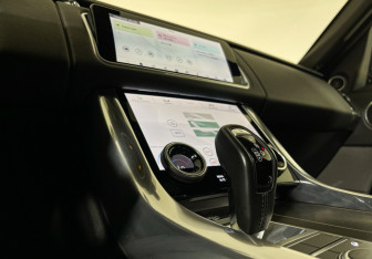 Подержанный автомобиль Land Rover Range Rover Sport 2018 года (18 фото)