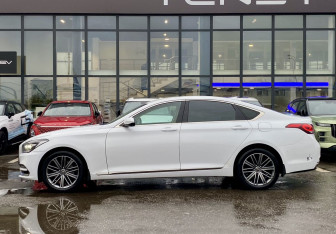 Подержанный автомобиль Genesis G80 2017 года (8 фото)