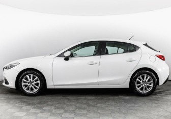 Подержанный автомобиль Mazda 3 Hatchback 2015 года (3 фото)