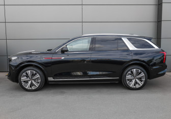 Подержанный автомобиль Hongqi E-HS9 2020 года (8 фото)