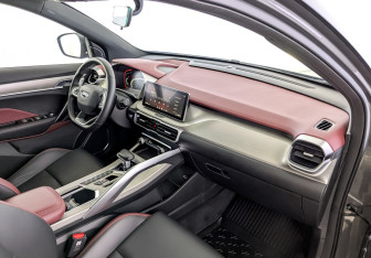 Подержанный автомобиль Geely Coolray 2023 года (11 фото)