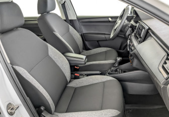 Подержанный автомобиль Skoda Rapid Liftback 2021 года (23 фото)