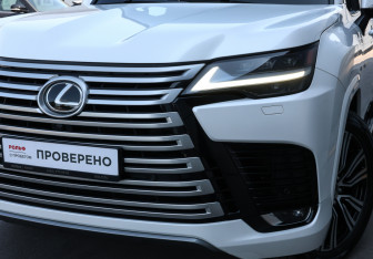 Подержанный автомобиль Lexus LX 2022 года (32 фото)