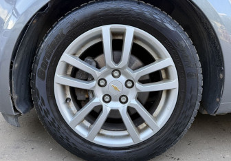 Подержанный автомобиль Chevrolet Aveo Sedan 2014 года (9 фото)