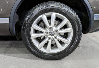 Подержанный автомобиль Volkswagen Touareg 2017 года (18 фото)