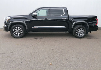 Подержанный автомобиль Toyota Tundra 2021 года (8 фото)