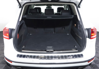 Подержанный автомобиль Volkswagen Touareg 2015 года (9 фото)