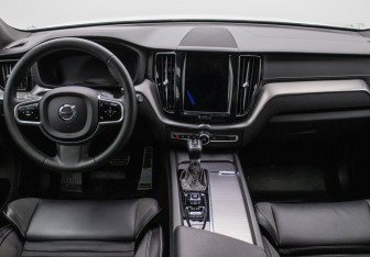 Подержанный автомобиль Volvo XC60 2020 года (13 фото)