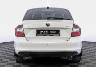 Подержанный автомобиль Skoda Rapid Liftback 2018 года (6 фото)