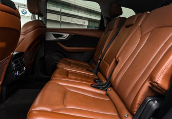 Подержанный автомобиль Audi Q7 2016 года (10 фото)