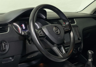 Подержанный автомобиль Skoda Octavia Liftback 2018 года (13 фото)