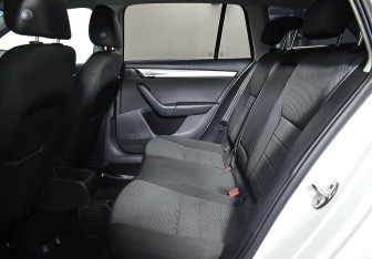 Подержанный автомобиль Skoda Octavia Wagon 2015 года (13 фото)