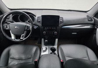 Подержанный автомобиль Kia Sorento 2010 года (11 фото)
