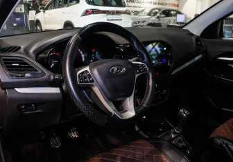 Подержанный автомобиль LADA (ВАЗ) Vesta Sedan 2019 года (16 фото)