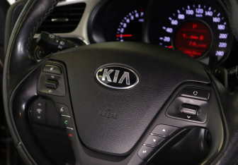 Подержанный автомобиль Kia Ceed Hatchback 2017 года (11 фото)