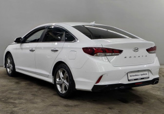 Подержанный автомобиль Hyundai Sonata 2018 года (7 фото)