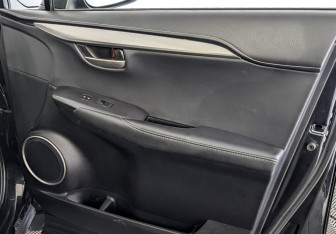 Подержанный автомобиль Lexus NX 2017 года (25 фото)