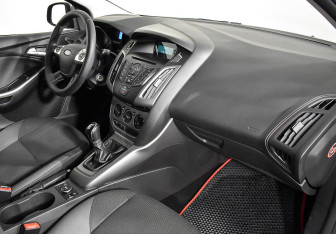 Подержанный автомобиль Ford Focus Sedan 2014 года (9 фото)