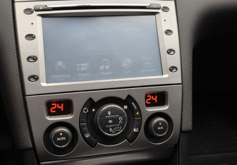 Подержанный автомобиль Peugeot 408 2013 года (13 фото)