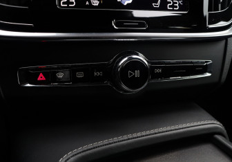 Подержанный автомобиль Volvo V90 Cross Country 2018 года (16 фото)