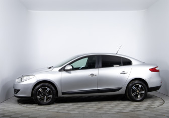Подержанный автомобиль Renault Fluence 2011 года (8 фото)