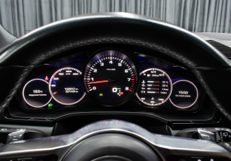 Подержанный автомобиль Porsche Cayenne 2018 года (13 фото)