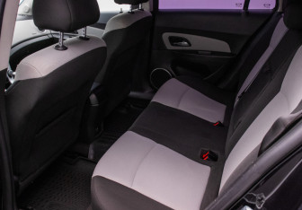 Подержанный автомобиль Chevrolet Cruze Wagon 2013 года (11 фото)