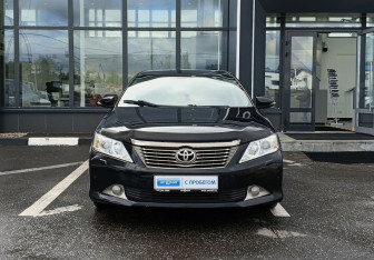 Подержанный автомобиль Toyota Camry Sedan 2014 года (2 фото)